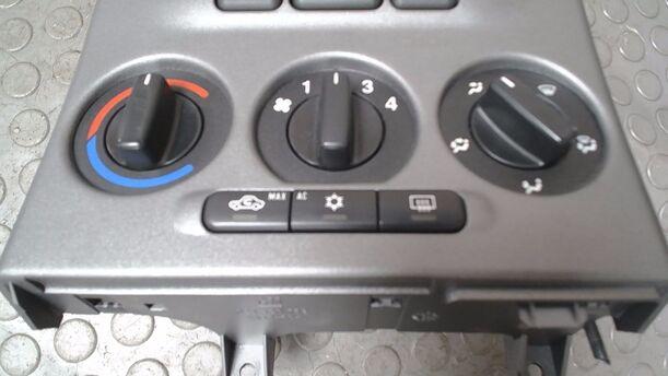 Foto: HEIZUNGSBETÄTIGUNG ( KLIMA ) eines Opel Zafira 1.6 Attraction