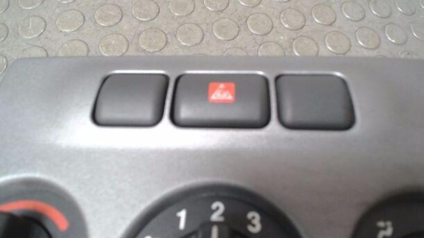 Foto: HEIZUNGSBETÄTIGUNG ( KLIMA ) eines Opel Zafira 1.6 Attraction