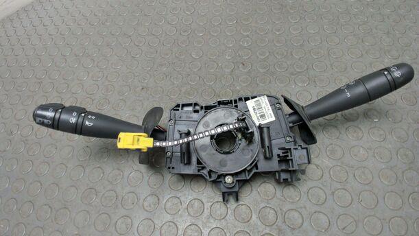 Foto: KOMBISCHALTER / LENKSTOCKSCHALTER eines Dacia Logan MCV 1.5 dCi Attraction