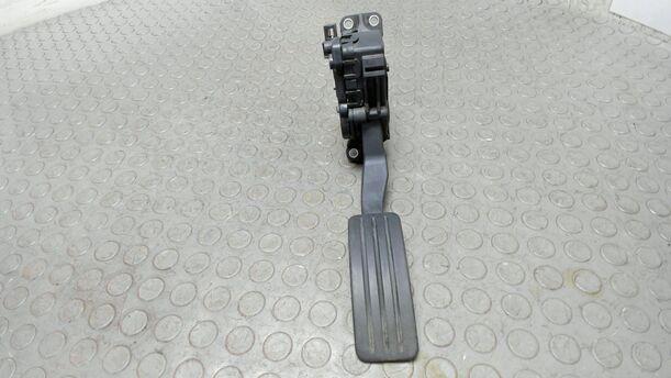Foto: GASPEDAL ( SCHALTGETRIEBE ) eines Dacia Logan MCV 1.5 dCi Attraction