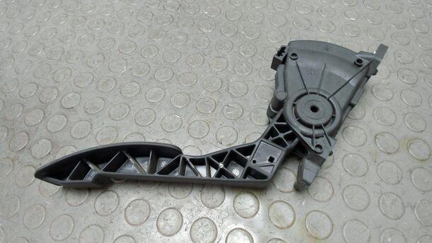 Foto: GASPEDAL ( SCHALTGETRIEBE ) eines Dacia Logan MCV 1.5 dCi Attraction