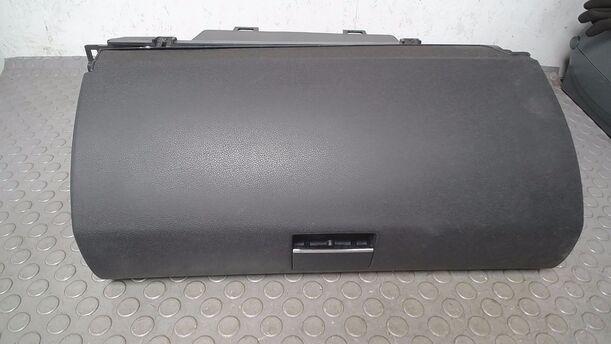 Foto: HANDSCHUHFACH eines Mercedes-Benz A 170 Attraction