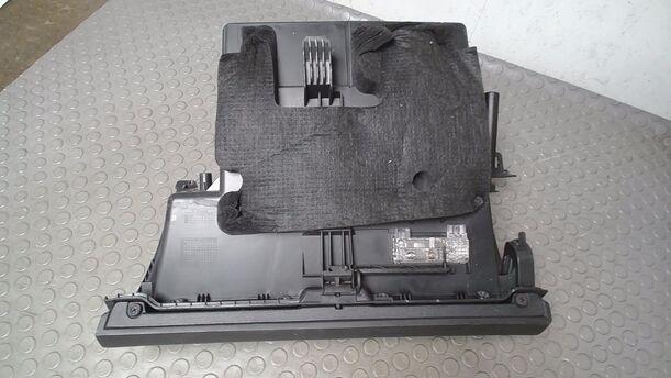 Foto: HANDSCHUHFACH eines Mercedes-Benz A 170 Attraction