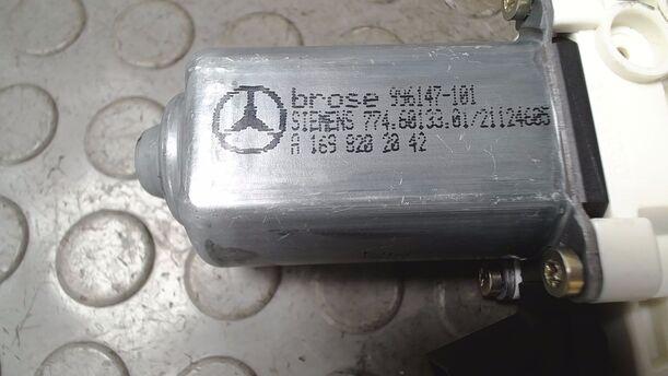 Foto: FENSTERHEBERMOTOR HINTEN RECHTS eines Mercedes-Benz A 170 Attraction
