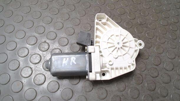 Foto: FENSTERHEBERMOTOR HINTEN RECHTS eines Mercedes-Benz A 170 Attraction