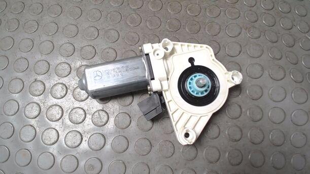 Foto: FENSTERHEBERMOTOR VORN RECHTS eines Mercedes-Benz A 170 Attraction