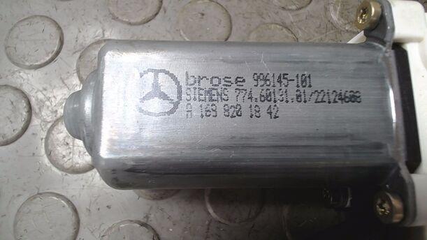 Foto: FENSTERHEBERMOTOR VORN RECHTS eines Mercedes-Benz A 170 Attraction