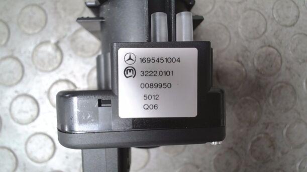 Foto: LICHTSCHALTER eines Mercedes-Benz A 170 Attraction