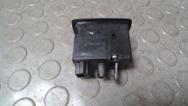 Foto: FENSTERHEBERSCHALTER VORN RECHTS eines Mercedes-Benz A 170 Attraction