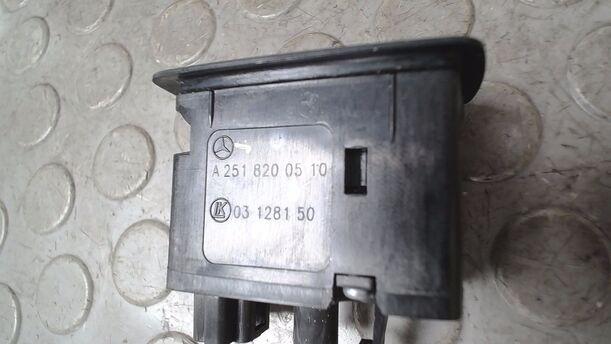 Foto: FENSTERHEBERSCHALTER VORN RECHTS eines Mercedes-Benz A 170 Attraction