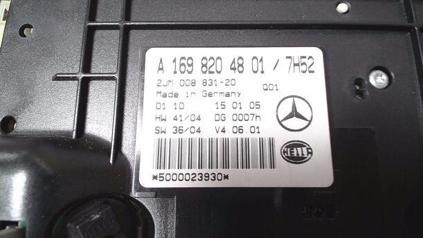 Foto: INNENRAUMLEUCHTE VORN eines Mercedes-Benz A 170 Attraction