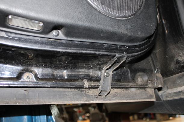 Foto: TÜR HINTEN LINKS ( VARIANT ) eines VW Passat Variant 2.3 V5 Attraction