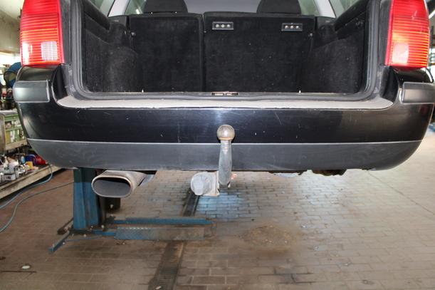 Foto: STOSSFÄNGER/ STOßSTANGE HINTEN ( VARIANT ) eines VW Passat Variant 2.3 V5 Attraction