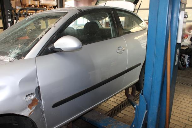 Foto: TÜR VORN LINKS ( 2/3 TÜRER ) eines Seat Ibiza 1.4 16V Attraction