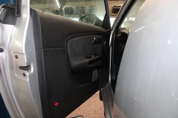 Foto: TÜR VORN LINKS ( 2/3 TÜRER ) eines Seat Ibiza 1.4 16V Attraction