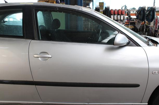 Foto: TÜR VORN RECHTS ( 2/3 TÜRER ) eines Seat Ibiza 1.4 16V Attraction