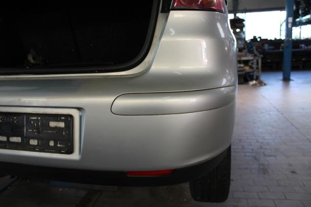 Foto: STOSSFÄNGER / STOßSTANGE HINTEN eines Seat Ibiza 1.4 16V Attraction