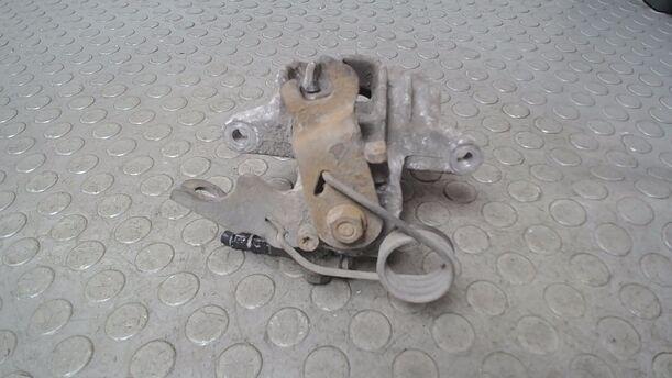 Foto: BREMSSATTEL HINTEN RECHTS ( VARIANT / LUCAS ) eines VW Passat Variant 2.3 V5 Attraction