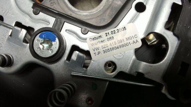 Foto: LENKRAD ( 4 SPEICHEN ) eines VW Fox 1.2 Attraction