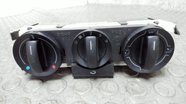 Foto: HEIZUNGSBETÄTIGUNG eines VW Fox 1.2 Attraction