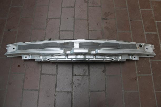 Foto: VERSTÄRKUNG VORN eines Opel Astra 1.8 Attraction