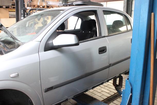 Foto: TÜR VORN LINKS ( 4/5 TÜRER ) eines Opel Astra 1.8 Attraction