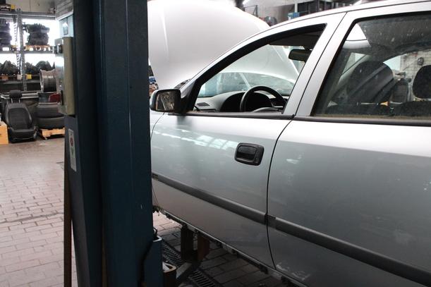 Foto: TÜR VORN LINKS ( 4/5 TÜRER ) eines Opel Astra 1.8 Attraction