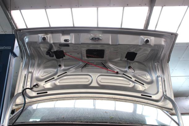 Foto: HECKKLAPPE/ HECKDECKEL ( 4 TÜRER / STUFENHECK ) eines Opel Astra 1.8 Attraction