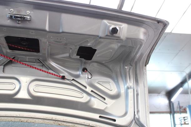Foto: HECKKLAPPE/ HECKDECKEL ( 4 TÜRER / STUFENHECK ) eines Opel Astra 1.8 Attraction