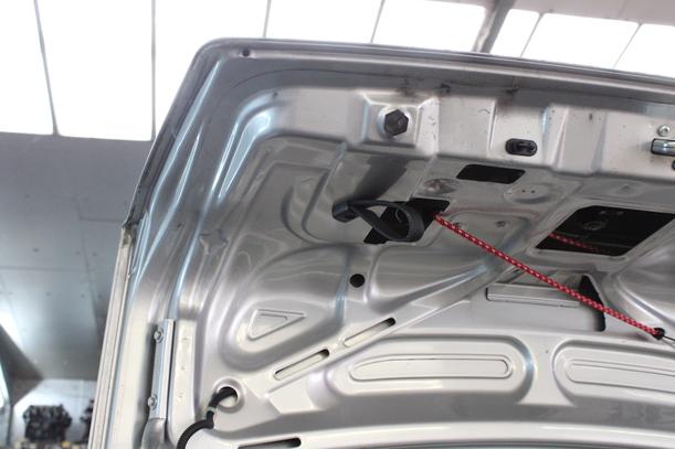 Foto: HECKKLAPPE/ HECKDECKEL ( 4 TÜRER / STUFENHECK ) eines Opel Astra 1.8 Attraction