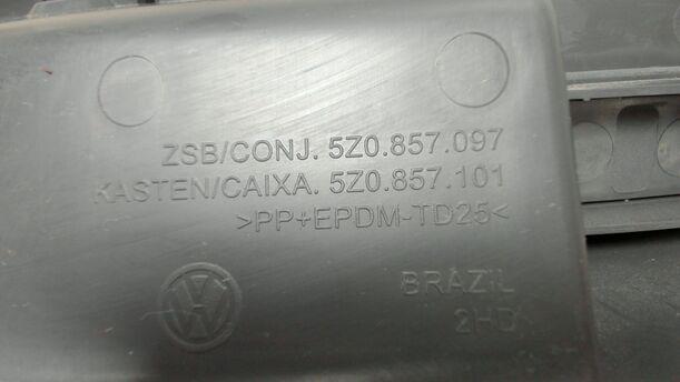 Foto: HANDSCHUHFACH eines VW Fox 1.2 Attraction