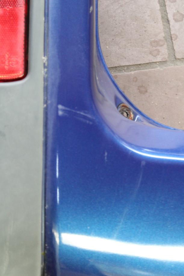 Foto: STOSSFÄNGER / STOSSSTANGE HINTEN eines Lada Lada 111 16V Attraction