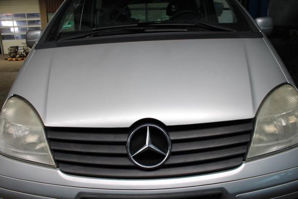 Foto: MOTORHAUBE eines Mercedes-Benz Vaneo 1.6 Attraction