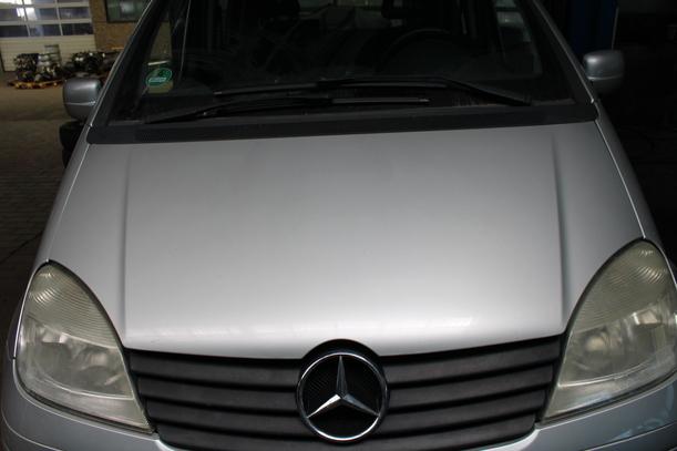 Foto: MOTORHAUBE eines Mercedes-Benz Vaneo 1.6 Attraction