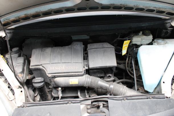 Foto: MOTORHAUBE eines Mercedes-Benz Vaneo 1.6 Attraction