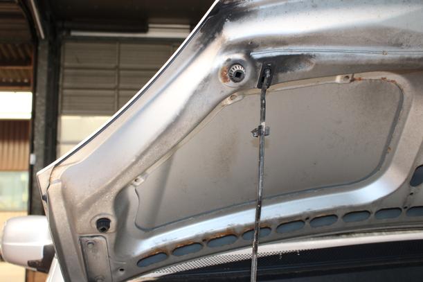 Foto: MOTORHAUBE eines Mercedes-Benz Vaneo 1.6 Attraction