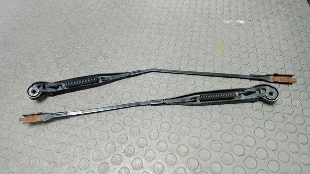 Foto: SCHEIBENWISCHERARME VORN eines Mercedes-Benz Vaneo 1.6 Attraction