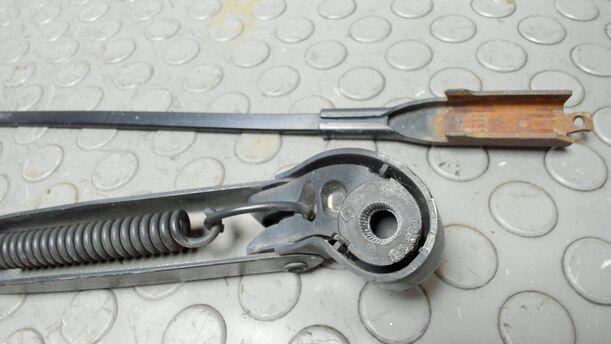 Foto: SCHEIBENWISCHERARME VORN eines Mercedes-Benz Vaneo 1.6 Attraction