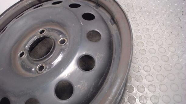 Foto: STAHLFELGE 6X15 ET52,5 eines Ford Focus 1.6 Ti-VCT Attraction