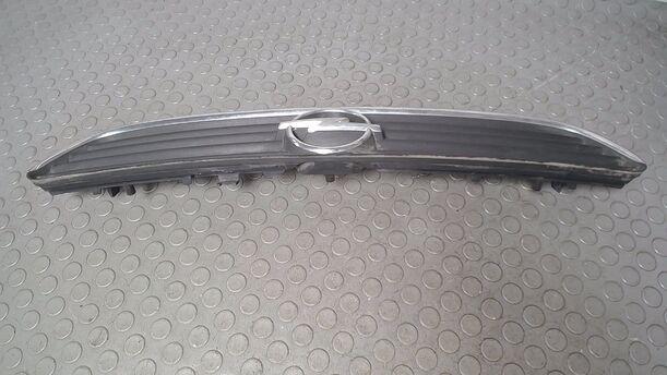 Foto: KÜHLERGRILL eines Opel Astra 1.8 Attraction
