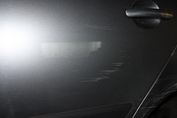 Foto: TÜR HINTEN LINKS ( LIMOUSINE ) eines Skoda Fabia 1.2 TSI Attraction