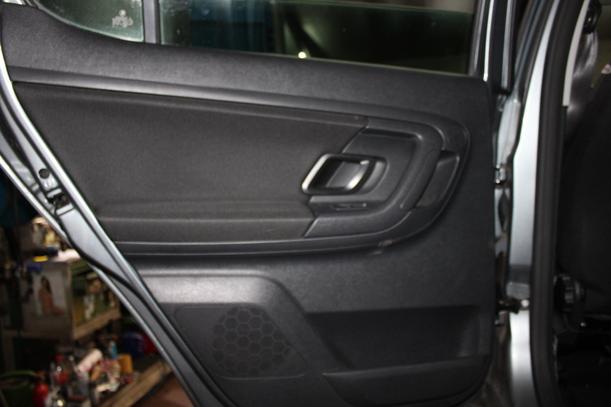 Foto: TÜR HINTEN LINKS ( LIMOUSINE ) eines Skoda Fabia 1.2 TSI Attraction