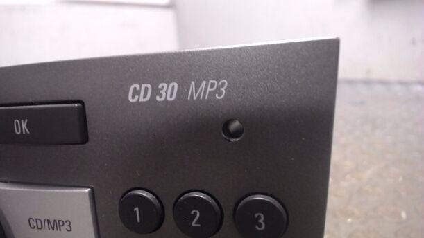 Foto: RADIO CD30 MP3 (ENTHEIRATET) eines Opel Astra 1.9 CDTI Caravan DPF Attraction
