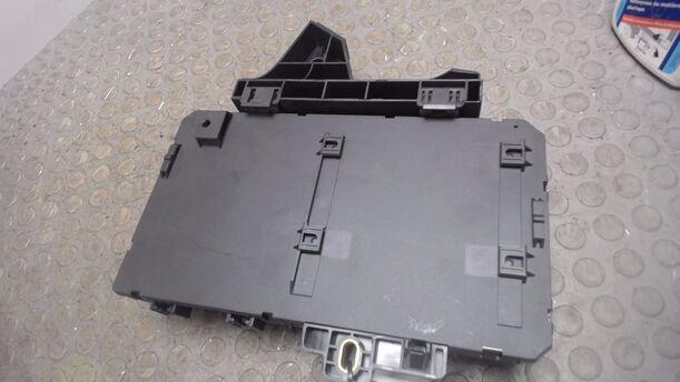 Foto: SICHERUNGSKASTEN HINTEN (ENTHEIRATET) eines Opel Astra 1.9 CDTI Caravan DPF Attraction