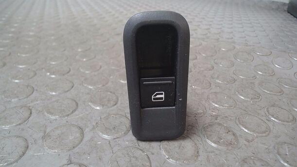 Foto: FENSTERHEBERSCHALTER HINTEN eines Skoda Fabia 1.2 TSI Attraction