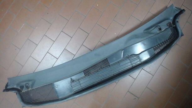 Foto: ABDECKUNG /WASSERKASTEN / WINDLAUF eines Mercedes-Benz B 170 Special