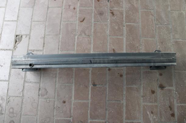 Foto: VERSTÄRKUNG VORN eines Peugeot 207 120 Special