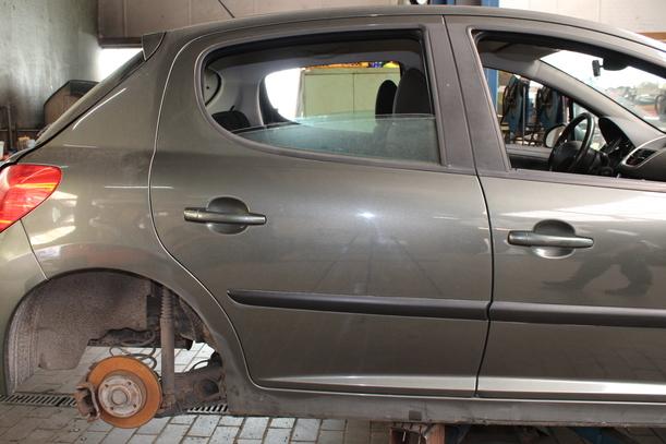 Foto: TÜR HINTEN RECHTS ( LIMOUSINE ) eines Peugeot 207 120 Special