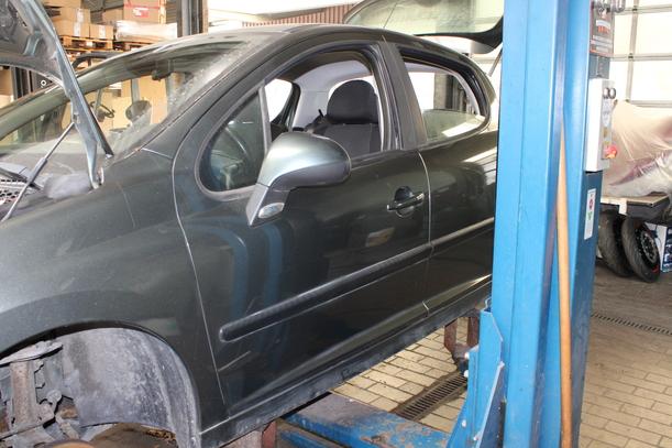 Foto: TÜR VORN LINKS ( 4/5 TÜRER ) eines Peugeot 207 120 Special