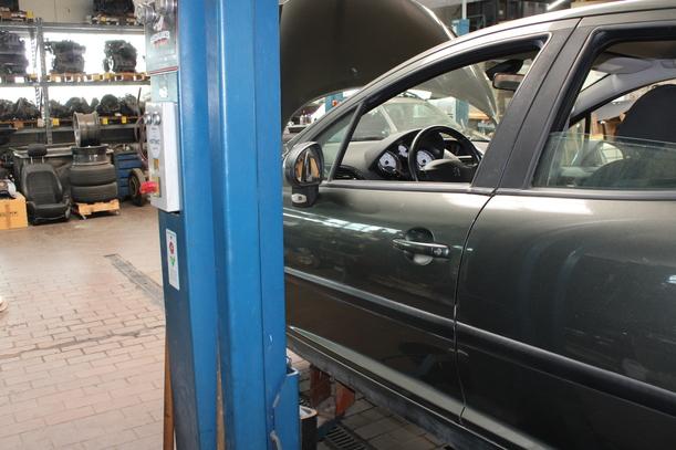 Foto: TÜR VORN LINKS ( 4/5 TÜRER ) eines Peugeot 207 120 Special